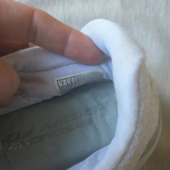 White Skechers Womens Sneakers Size 7 - Picture 2 of 6